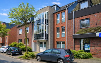 Attraktive Kapitalanlage: 2 MFH + Garagenhof! Top Paketpreis! Großes Mietsteigerungspotential!