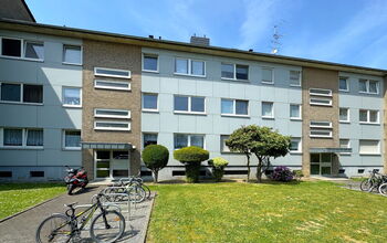 Attraktive Kapitalanlage: 2 MFH + Garagenhof! Top Paketpreis! Großes Mietsteigerungspotential!