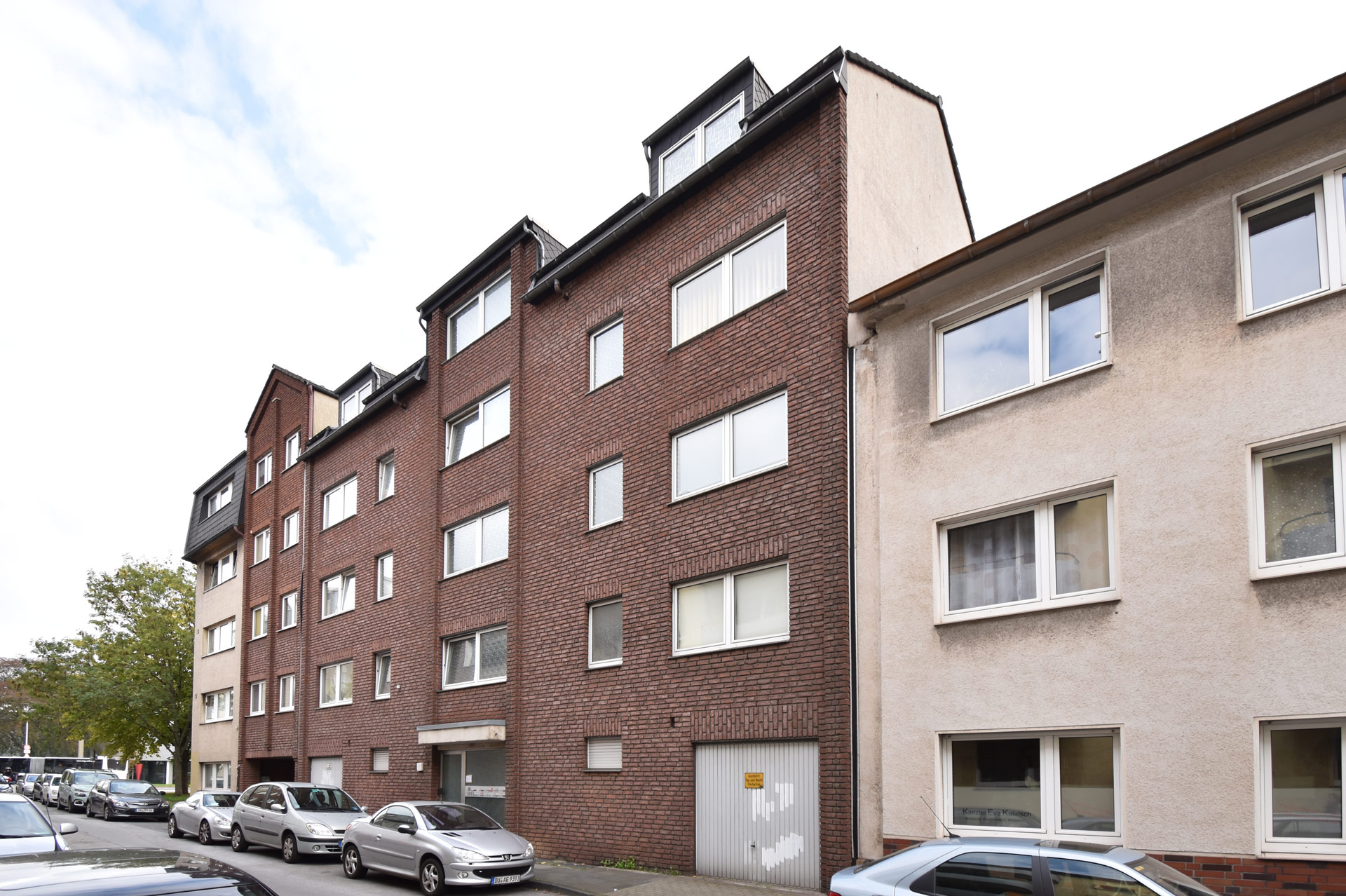 Solide Kapitalanlage: Gepflegtes 10-Parteienhaus im Dell-Viertel Duisburg